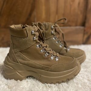 Brand new Steve Madden tan combat lace up boots
